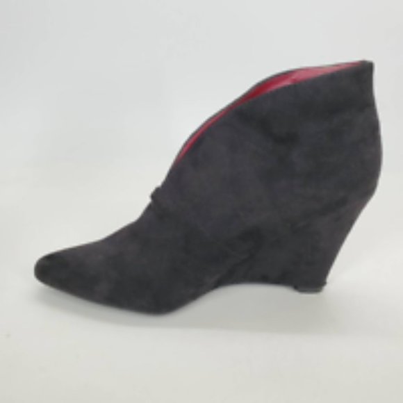 Express Womens Ankle Boots Booties Black Wedge Heels Pointed Toe Pull‎ Ons 8 - Picture 2 of 10